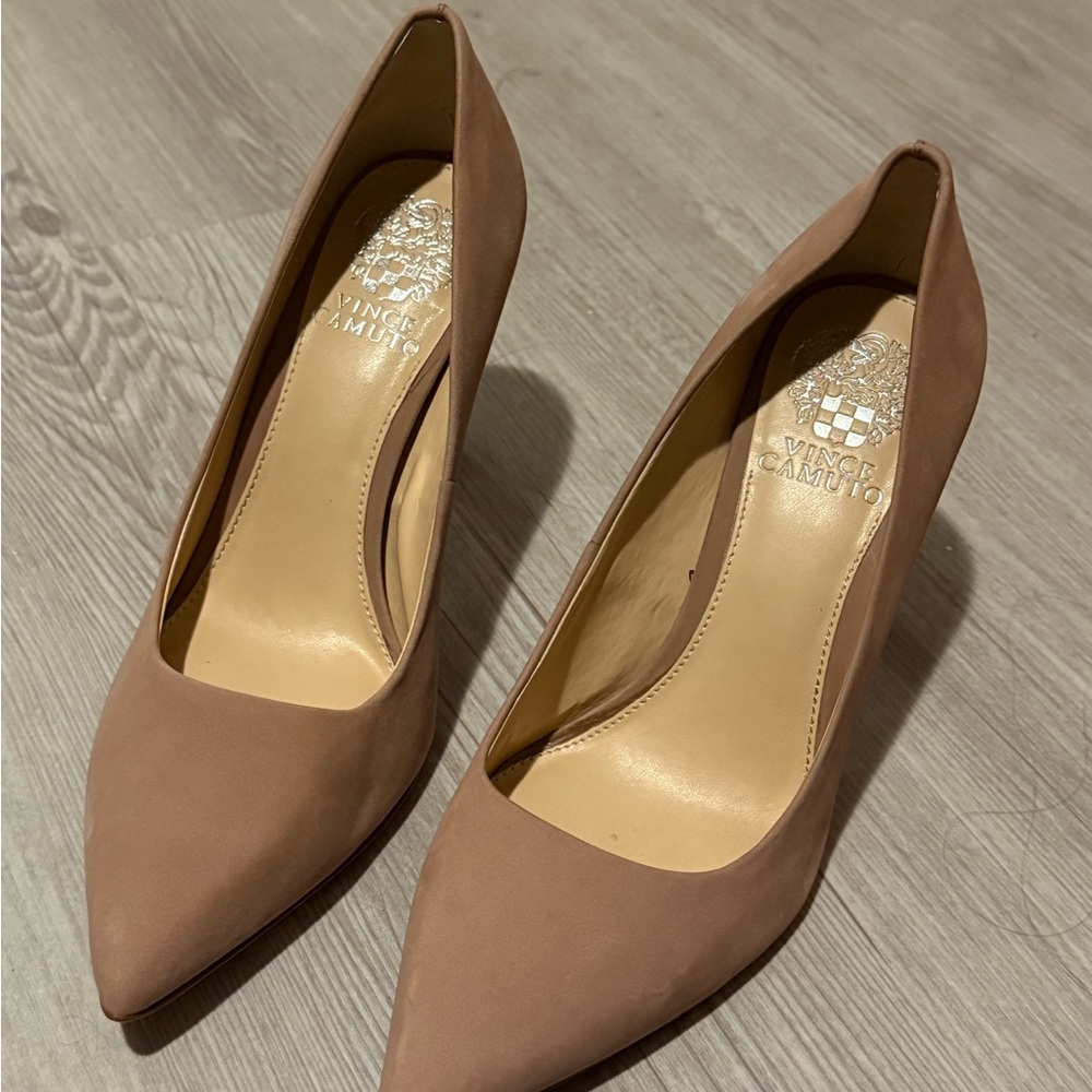 Vince Camuto Women's Nude/Pink Suede Heels